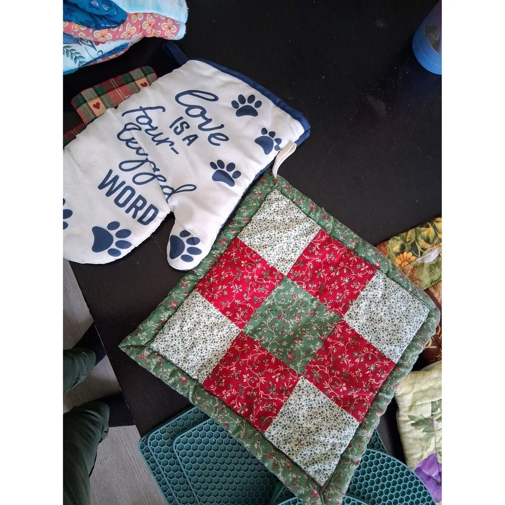 17 Piece Lot of Oven Mitts & Pot Trivets Coasters Silicone Fabric Pioneer Woman